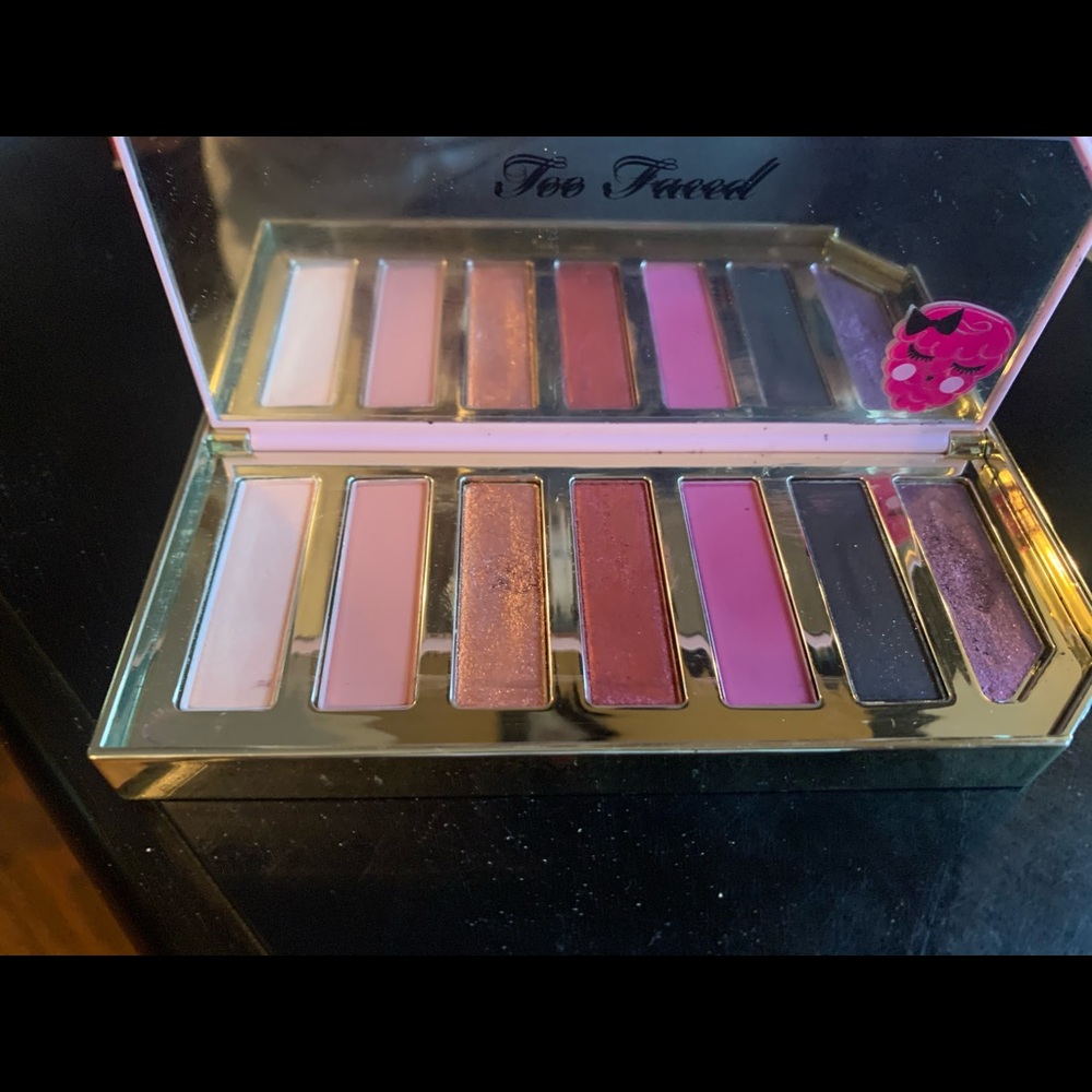 Too face razzle dazzle berry eye shadow